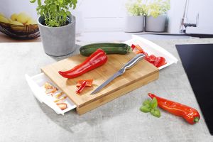Schneidebrett aus Bambus mit 2 herausnehmbaren Kunststoffschalen